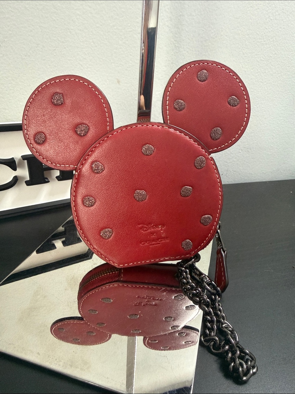Coach x Disney Red Leather Minnie Mouse Key & Card Holder - Picture 3 of 7